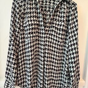 Ann Taylor Black and White Houndstooth Blouse 2 packets in front